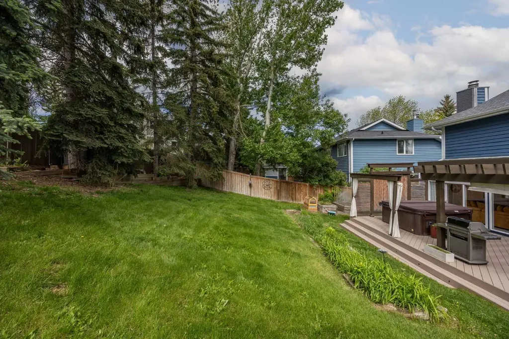 11 Stradwick Way SW Calgary AB T3H 1K1