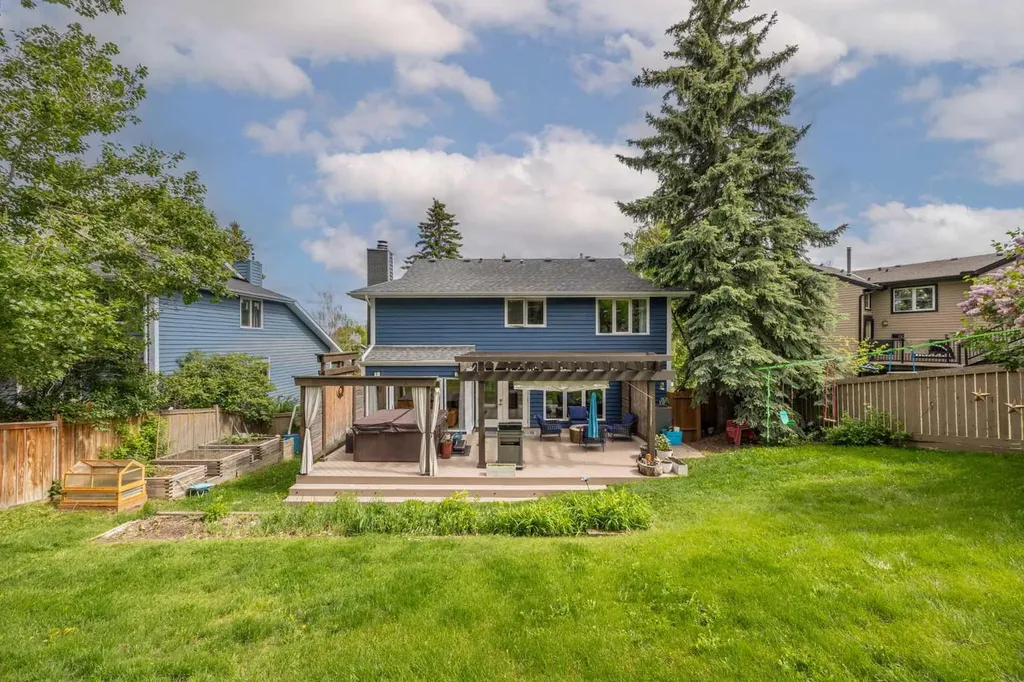 11 Stradwick Way SW Calgary AB T3H 1K1