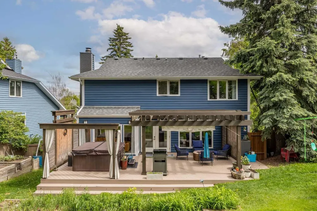 11 Stradwick Way SW Calgary AB T3H 1K1
