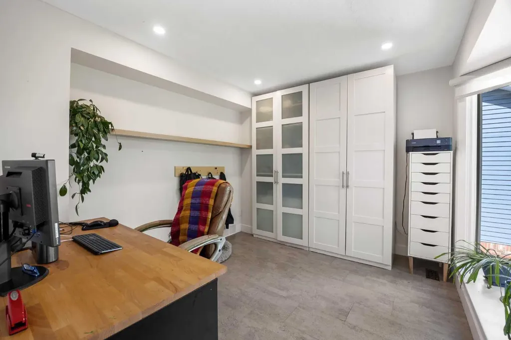 11 Stradwick Way SW Calgary AB T3H 1K1