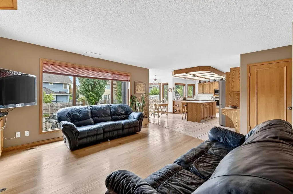 1387 Sunwood Road SE Calgary AB T2X 2L5