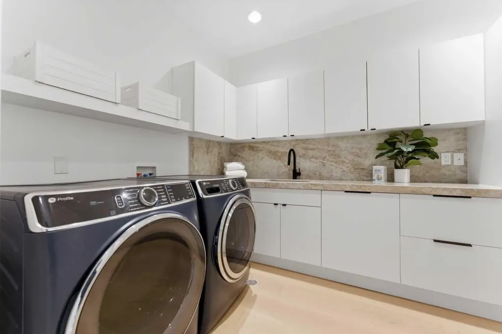 79 Bel-aire Place SW Calgary AB T2V 2C3