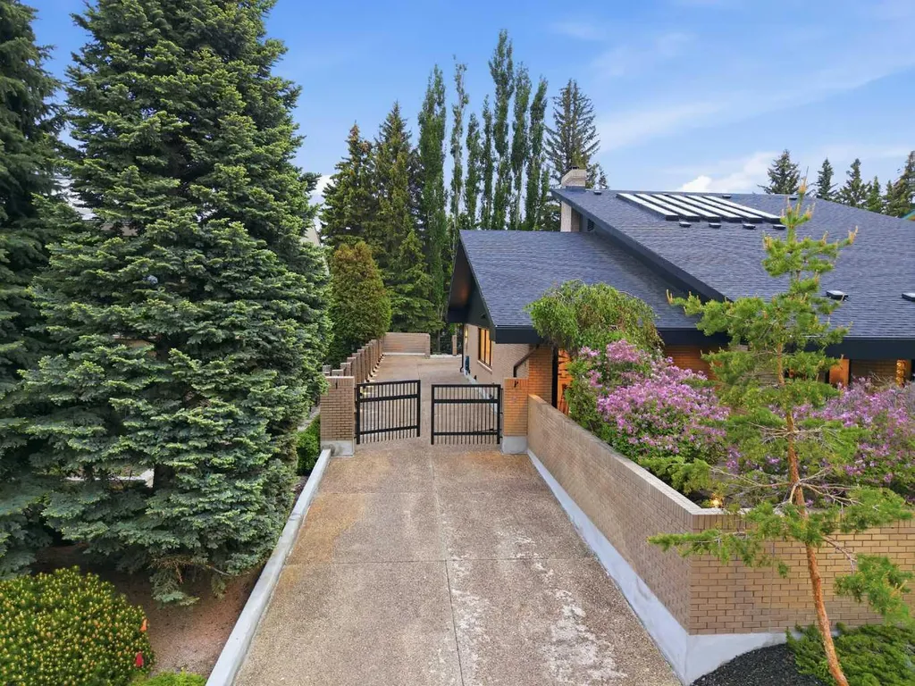 79 Bel-aire Place SW Calgary AB T2V 2C3