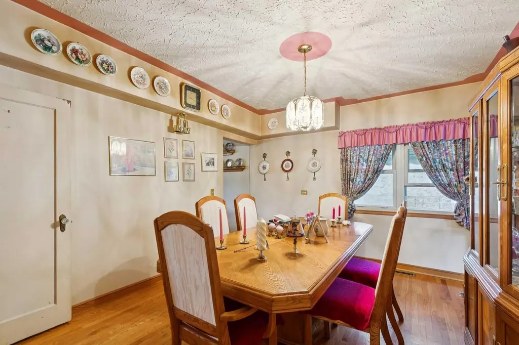 833 20 Avenue NW Calgary AB T2M 1E4