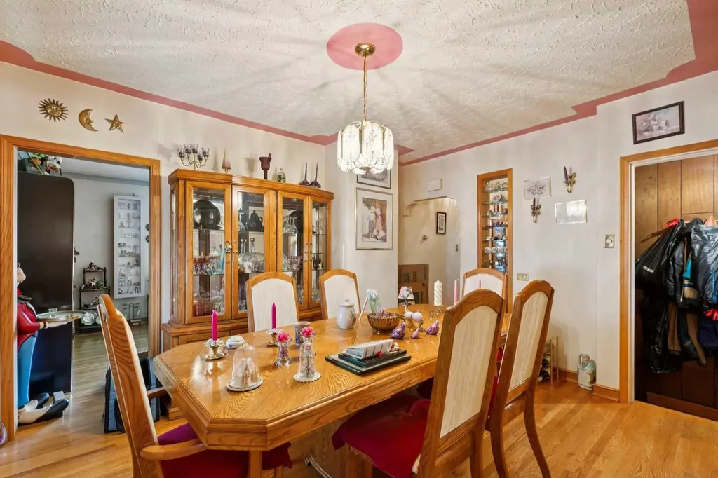 833 20 Avenue NW Calgary AB T2M 1E4