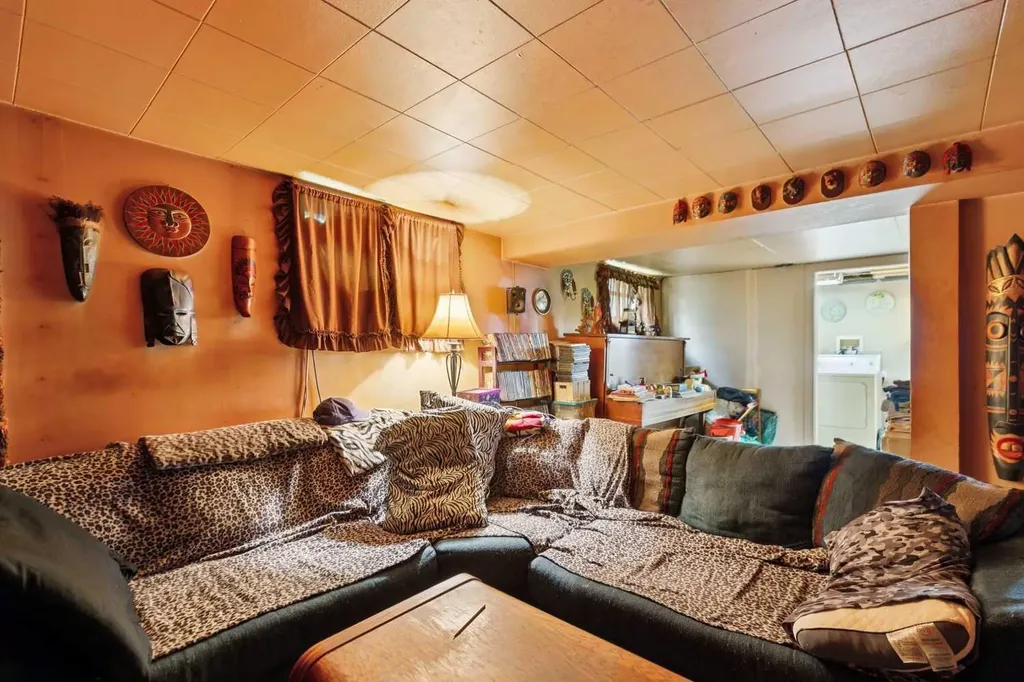 833 20 Avenue NW Calgary AB T2M 1E4