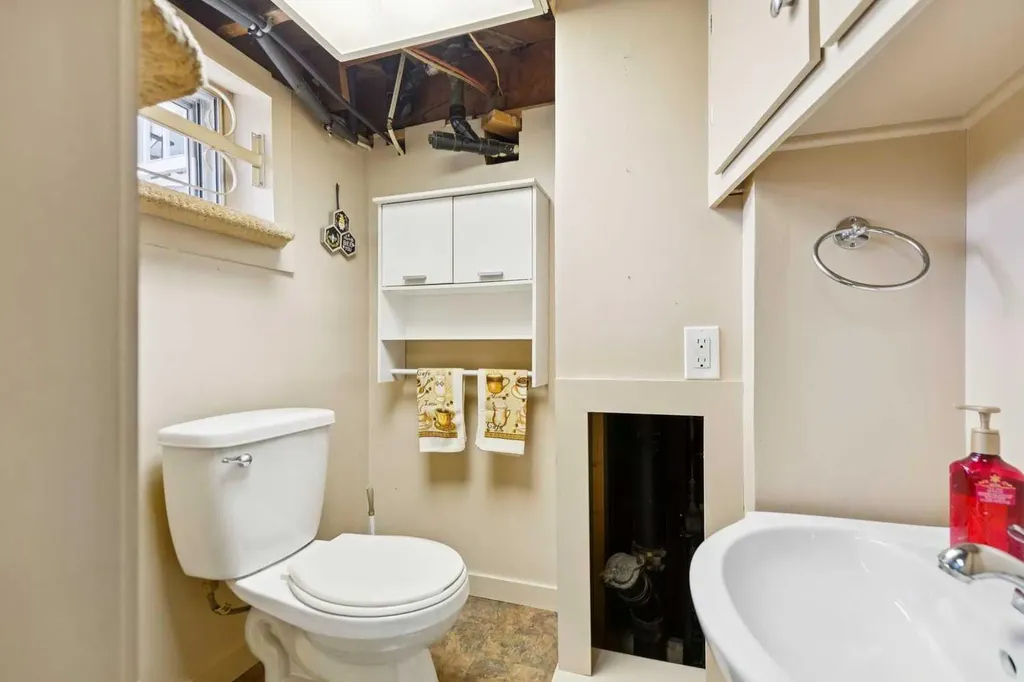 833 20 Avenue NW Calgary AB T2M 1E4