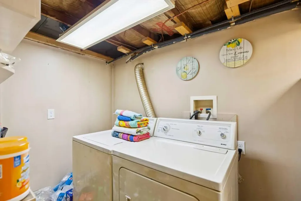 833 20 Avenue NW Calgary AB T2M 1E4