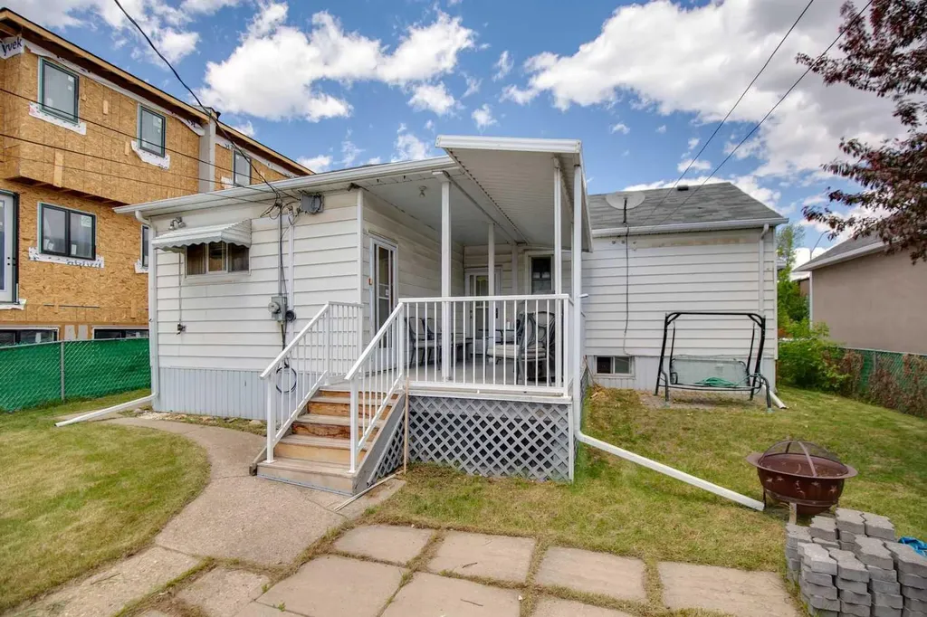 833 20 Avenue NW Calgary AB T2M 1E4