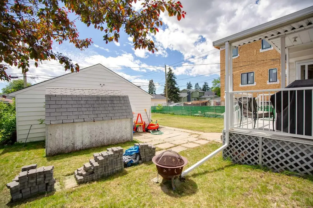 833 20 Avenue NW Calgary AB T2M 1E4
