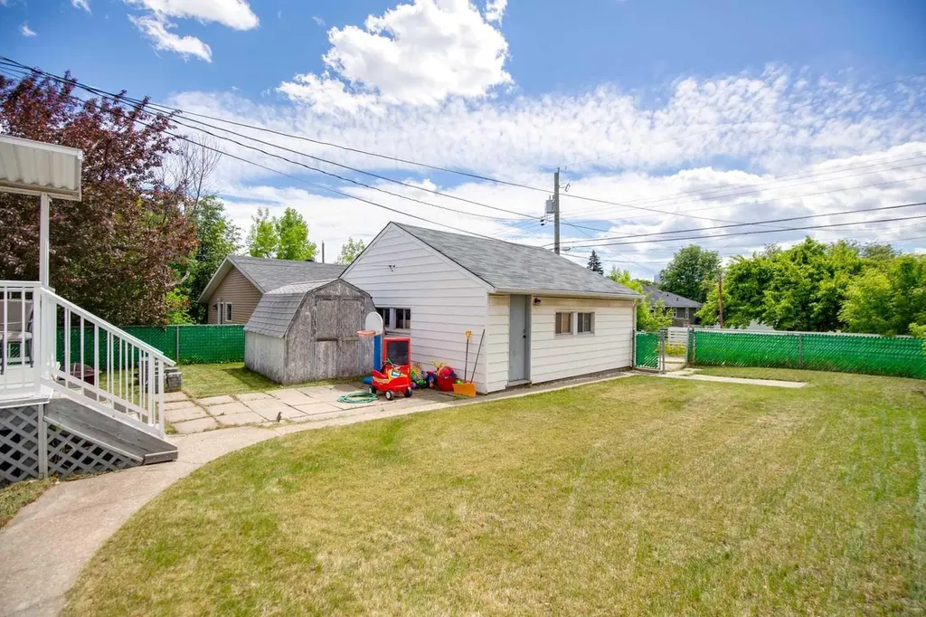 833 20 Avenue NW Calgary AB T2M 1E4