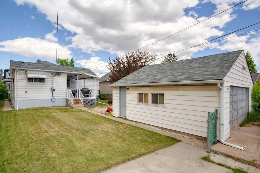 833 20 Avenue NW Calgary AB T2M 1E4