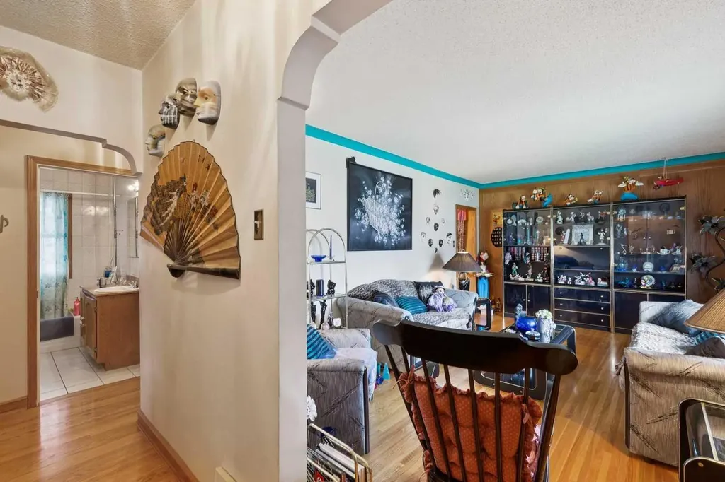 833 20 Avenue NW Calgary AB T2M 1E4