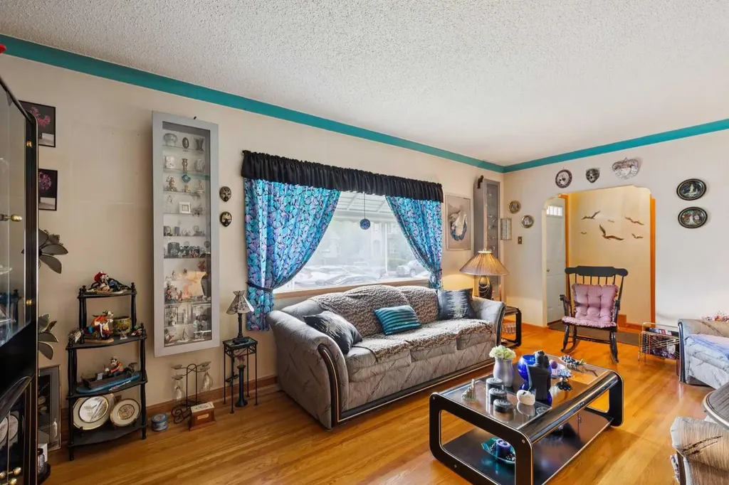 833 20 Avenue NW Calgary AB T2M 1E4