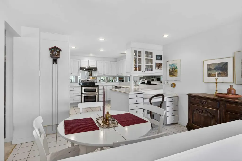 720 13 Avenue SW Calgary AB T2R1M5
