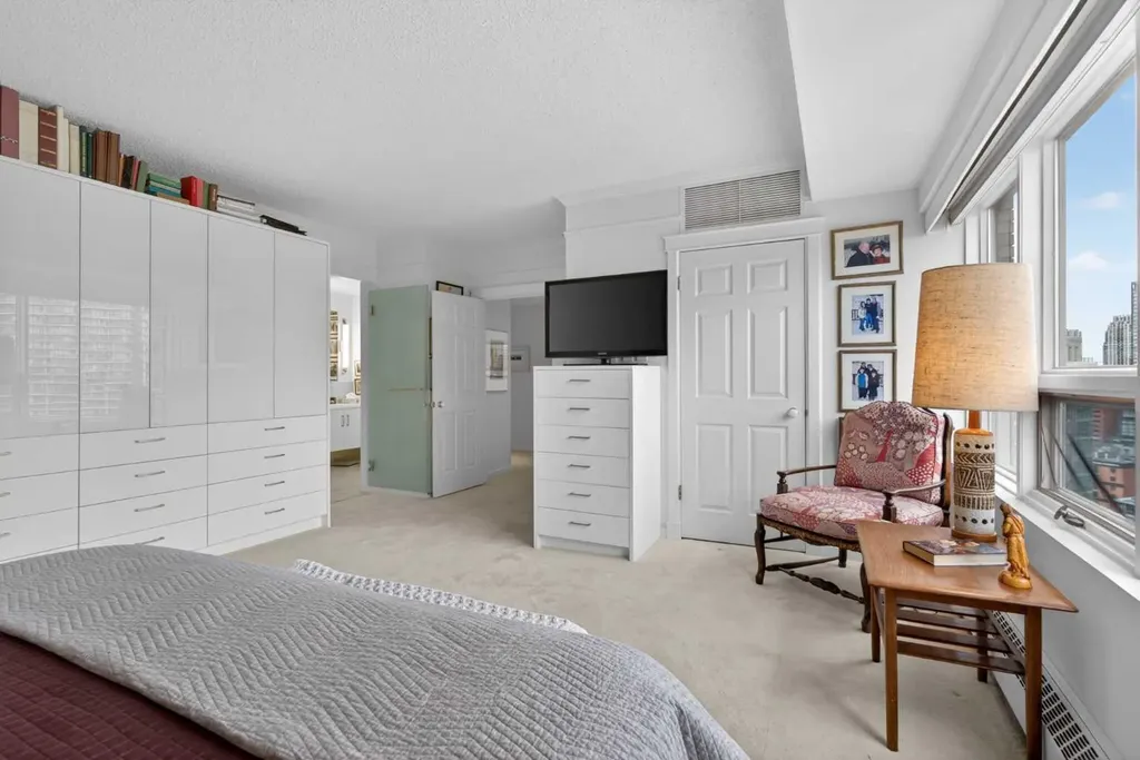 720 13 Avenue SW Calgary AB T2R1M5