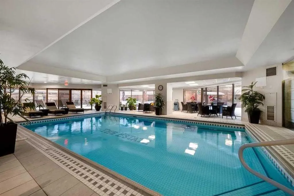 720 13 Avenue SW Calgary AB T2R1M5
