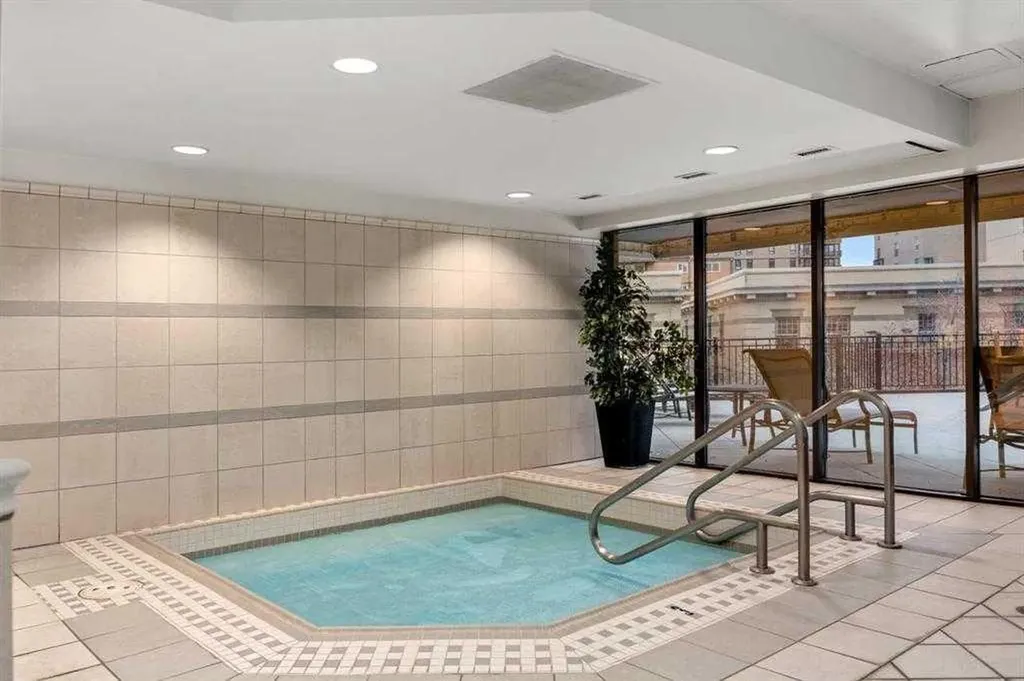 720 13 Avenue SW Calgary AB T2R1M5