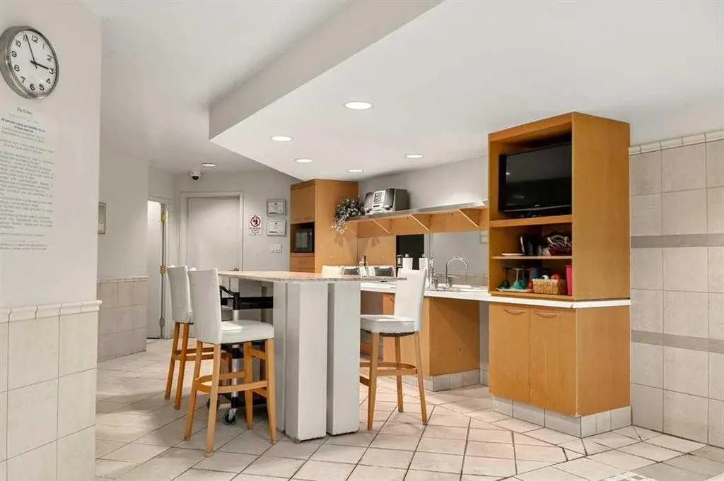 720 13 Avenue SW Calgary AB T2R1M5