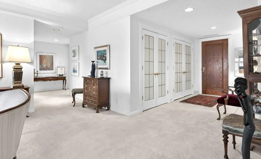 720 13 Avenue SW Calgary AB T2R1M5