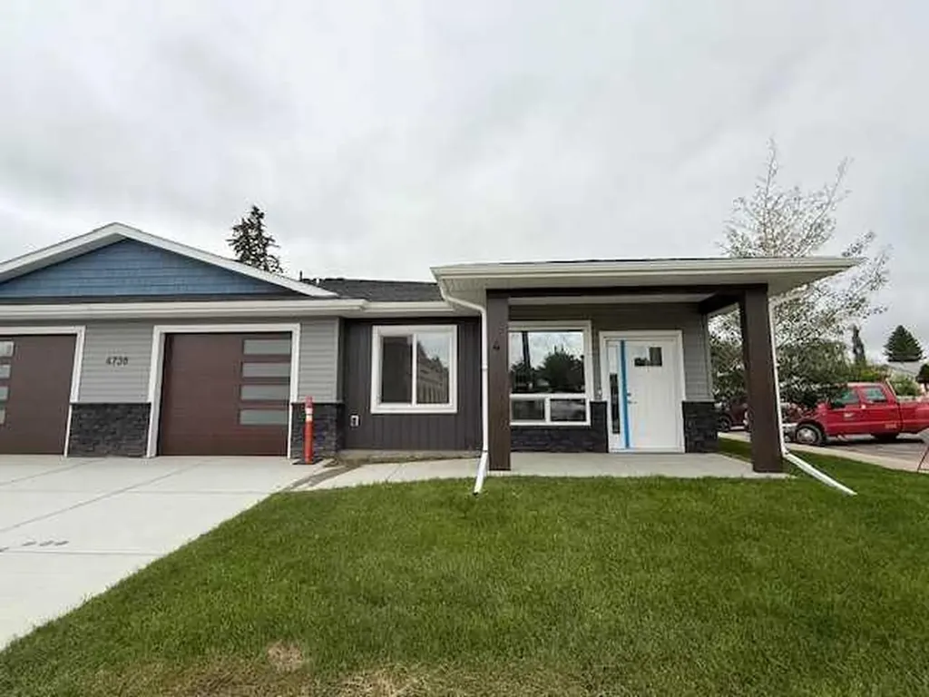 4738 49a Avenue Lacombe AB T4L 1N4