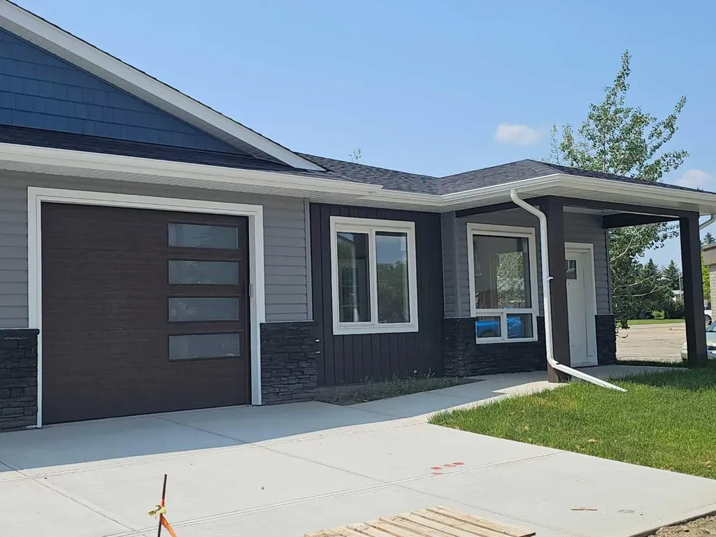 4738 49a Avenue Lacombe AB T4L 1N4