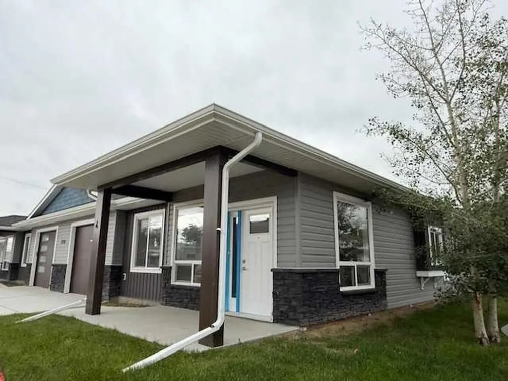 4738 49a Avenue Lacombe AB T4L 1N4