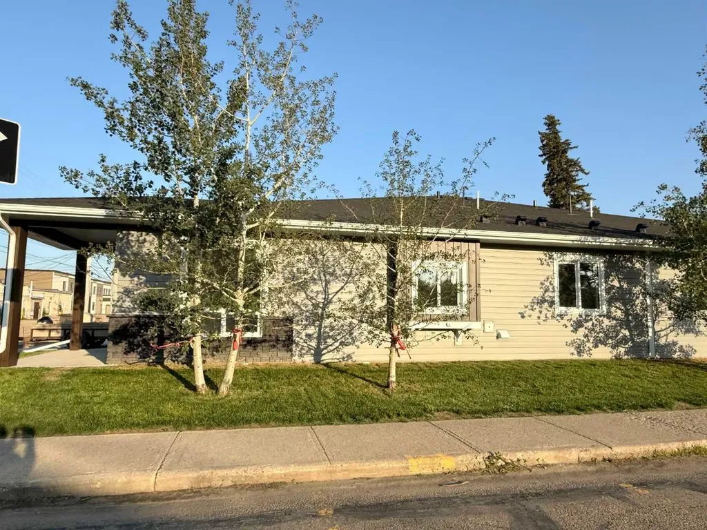 4738 49a Avenue Lacombe AB T4L 1N4