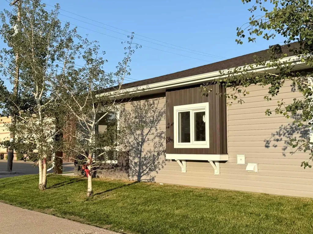 4738 49a Avenue Lacombe AB T4L 1N4