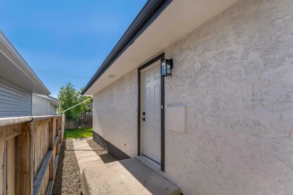 8059 Huntington Street NE Calgary AB T2K 5B8