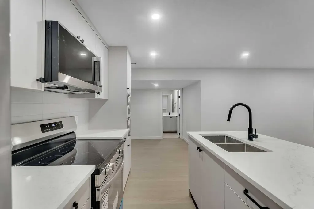 8059 Huntington Street NE Calgary AB T2K 5B8