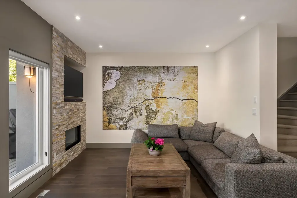 1826 37 Avenue SW Calgary AB T3E 3A3