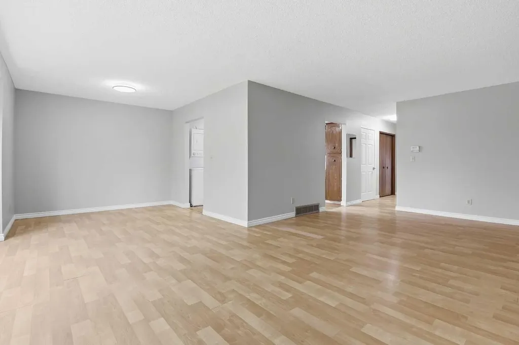 84 Ranchero Rise NW Calgary AB T3G 1E2