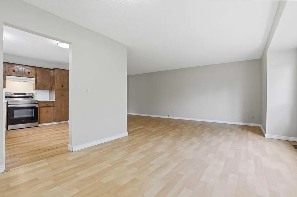 84 Ranchero Rise NW Calgary AB T3G 1E2