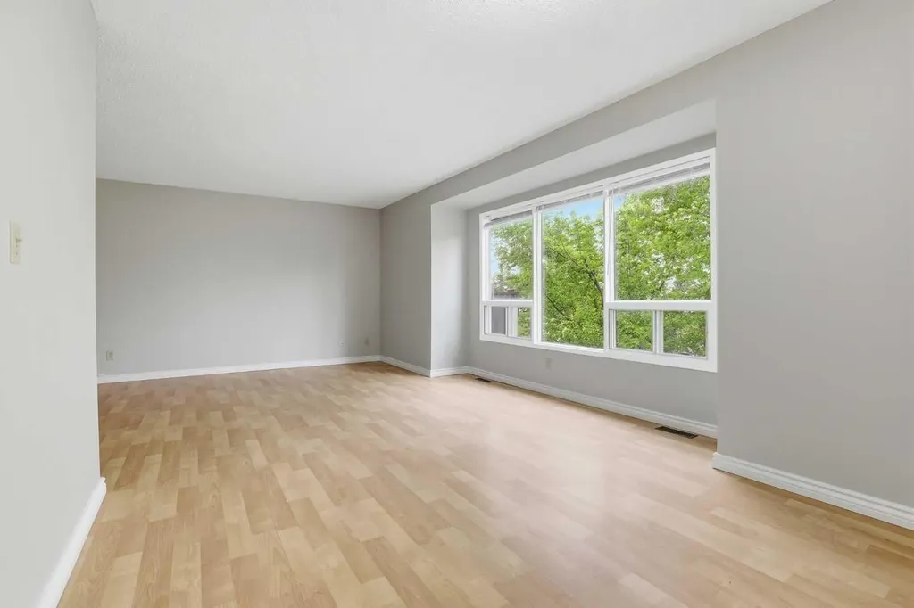 84 Ranchero Rise NW Calgary AB T3G 1E2