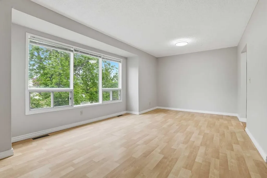 84 Ranchero Rise NW Calgary AB T3G 1E2