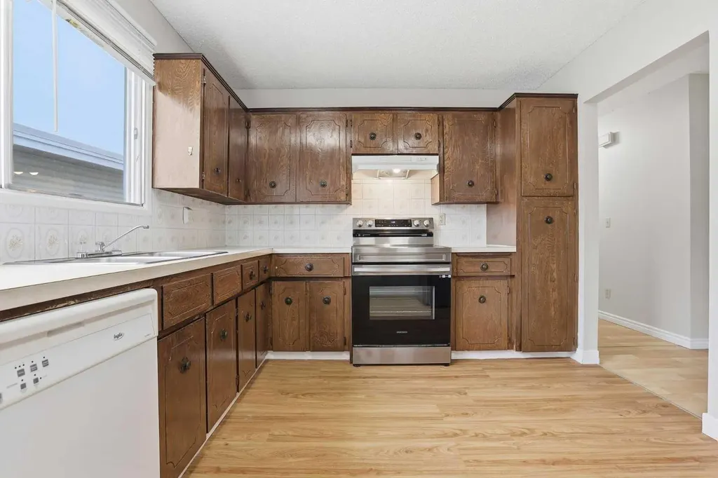 84 Ranchero Rise NW Calgary AB T3G 1E2