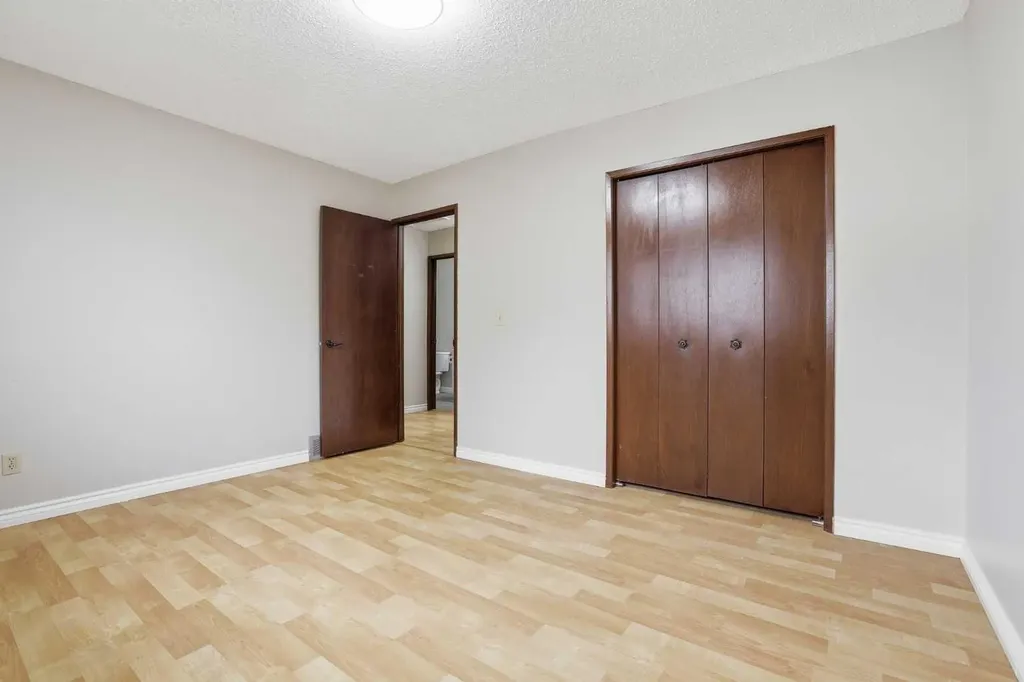 84 Ranchero Rise NW Calgary AB T3G 1E2