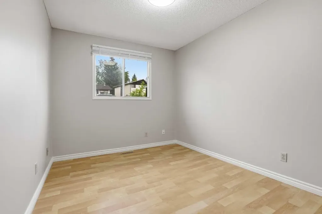 84 Ranchero Rise NW Calgary AB T3G 1E2