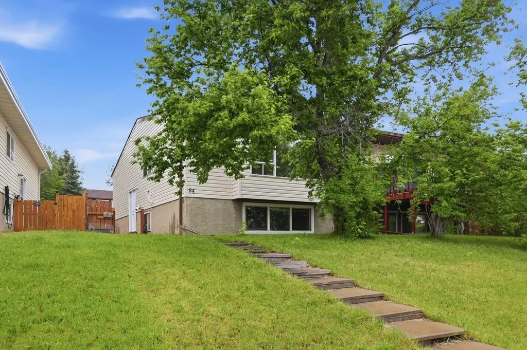 84 Ranchero Rise NW Calgary AB T3G 1E2