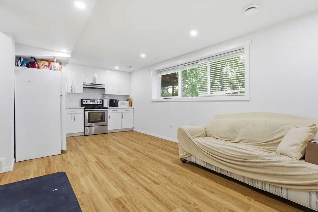 84 Ranchero Rise NW Calgary AB T3G 1E2