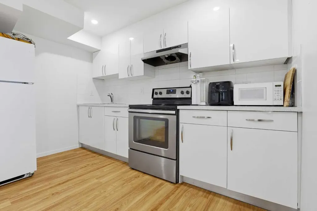 84 Ranchero Rise NW Calgary AB T3G 1E2