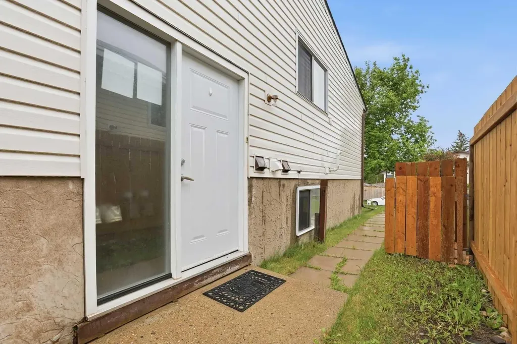 84 Ranchero Rise NW Calgary AB T3G 1E2