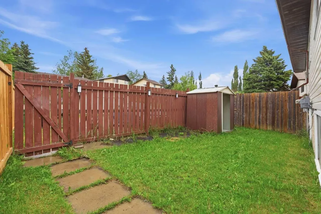 84 Ranchero Rise NW Calgary AB T3G 1E2