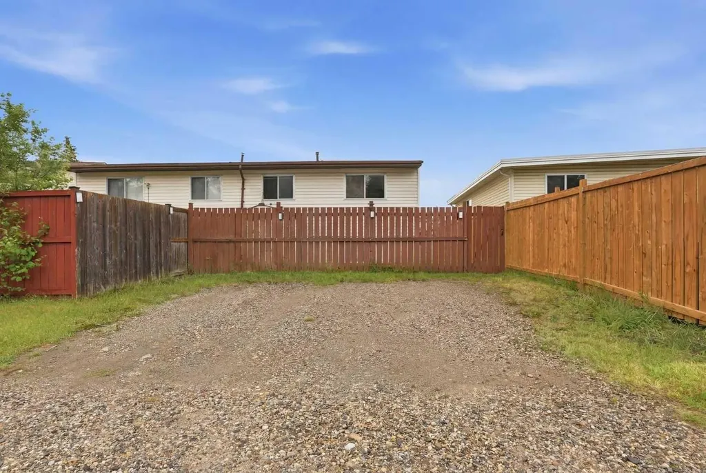 84 Ranchero Rise NW Calgary AB T3G 1E2