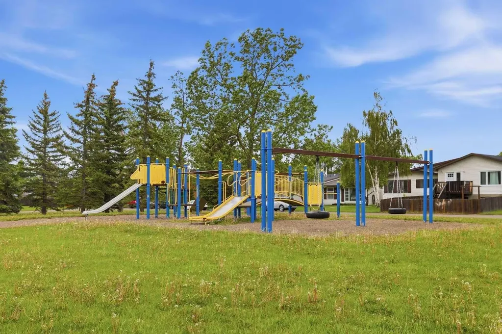 84 Ranchero Rise NW Calgary AB T3G 1E2