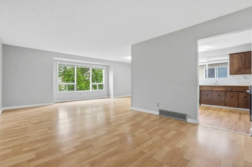 84 Ranchero Rise NW Calgary AB T3G 1E2