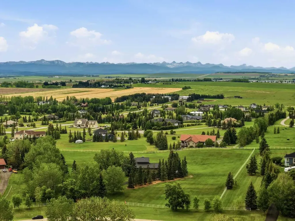 39 Calling Horse Estates Rural Rocky View County AB T3Z 1H4