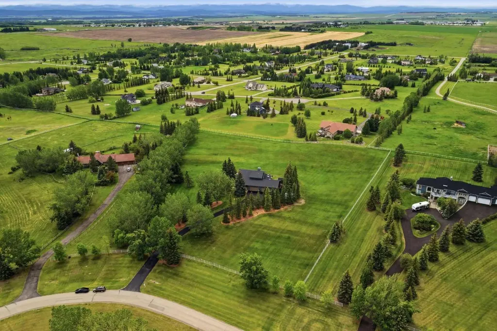 39 Calling Horse Estates Rural Rocky View County AB T3Z 1H4