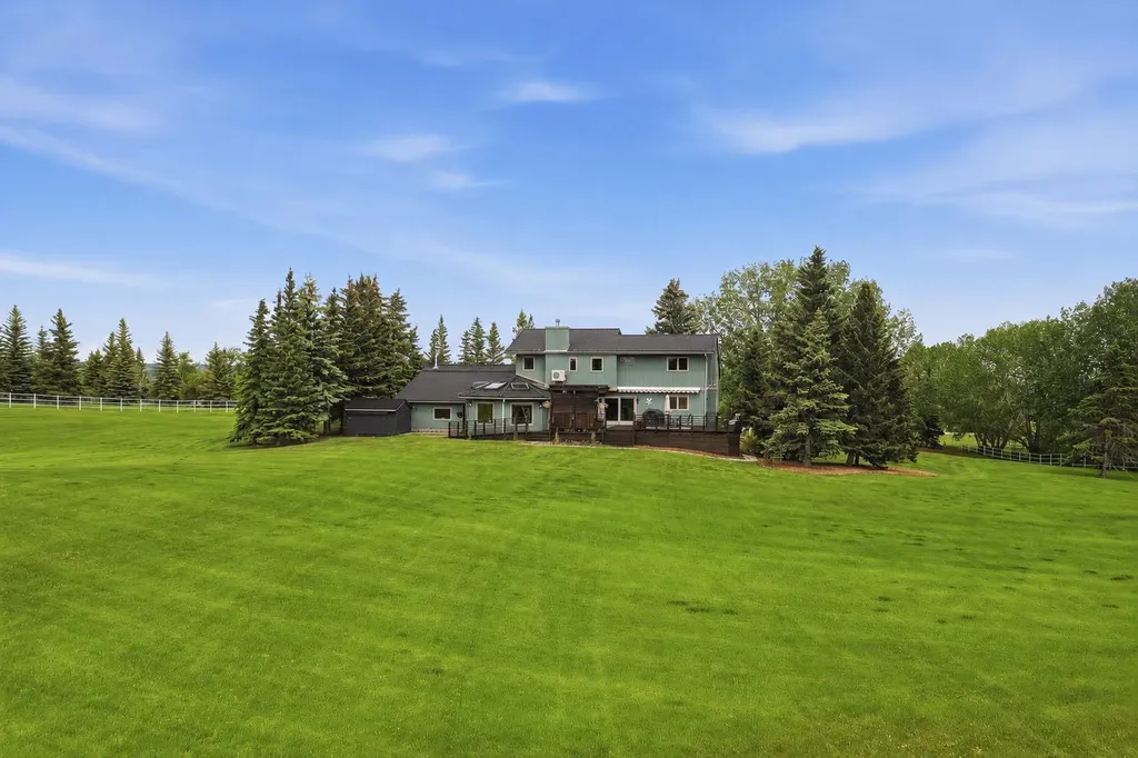 39 Calling Horse Estates Rural Rocky View County AB T3Z 1H4